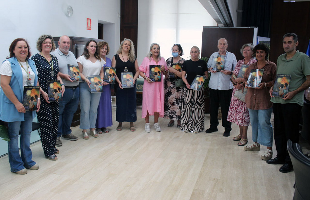 El Ayuntamiento presenta la Revista de Feria, que ya ha empezado a repartirse