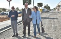 El Alcalde visita la obras de asfaltado en la urbanización La Gaga de Lepe